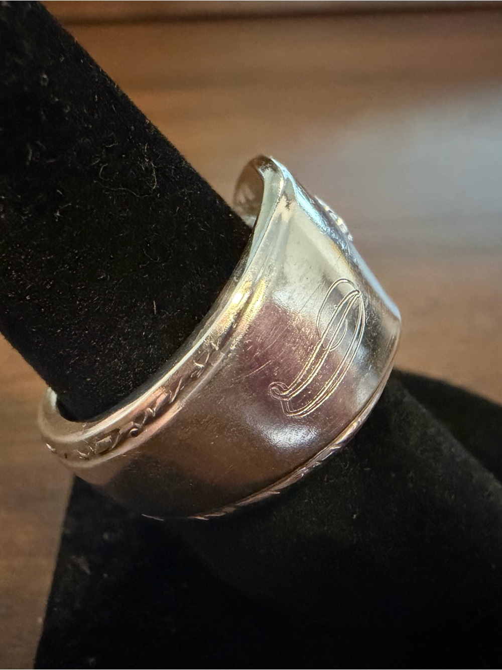 D Engraved Spoon Ring - Picture 3 of 11